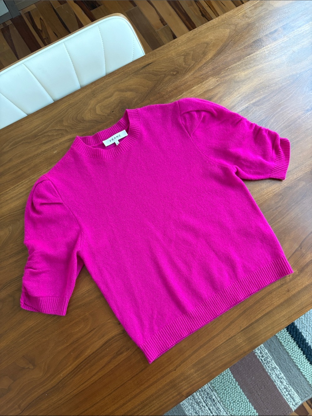 FRAME Cashmere Short Sleeve Ruched Sleeve Sweater Magenta Size Small - Picture 5 of 10